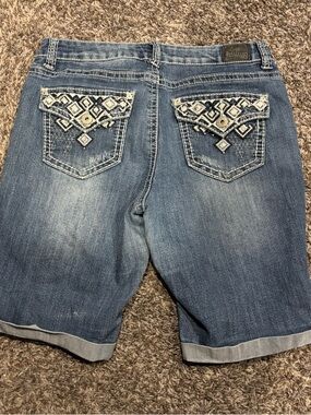 Love Indigo Embellished Back Pocket Denim Shorts - Medium Blue